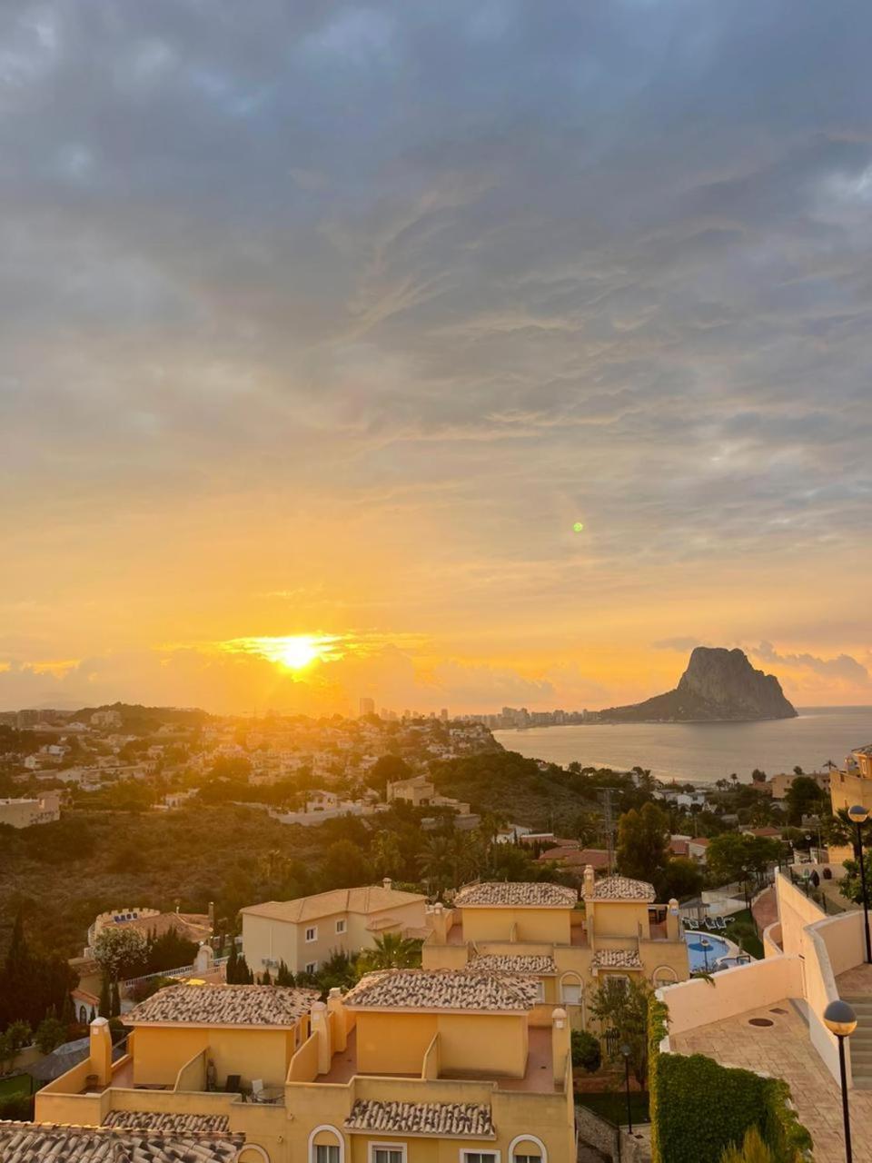 Chalet Adosado Con Vistas Al Mar Calpe Exterior photo